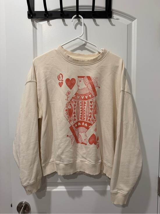 American Eagle Outfitters Tops - American Eagle Cream Crewneck with Red Queen Graphic